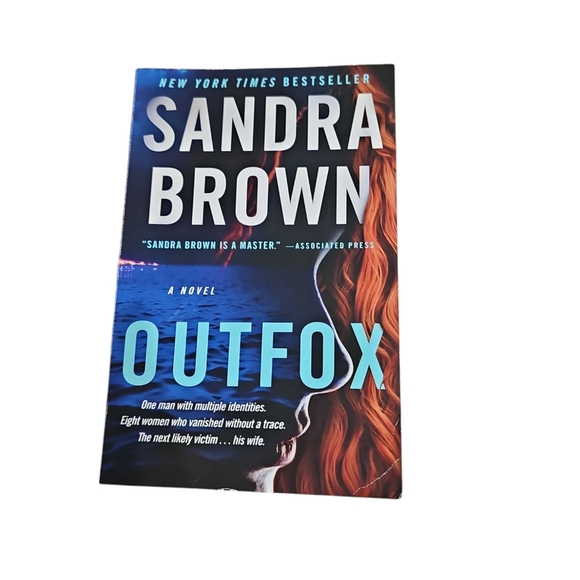 Sandra Brown 'Outfox' Novel - Picture 1 of 6